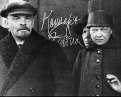 Ленин (Лошадь) и Крупская (Змея)