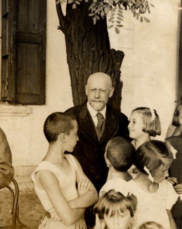 Великий педагог Януш Корчак со своими воспитанниками – рыцарь детского образа до последнего вздоха